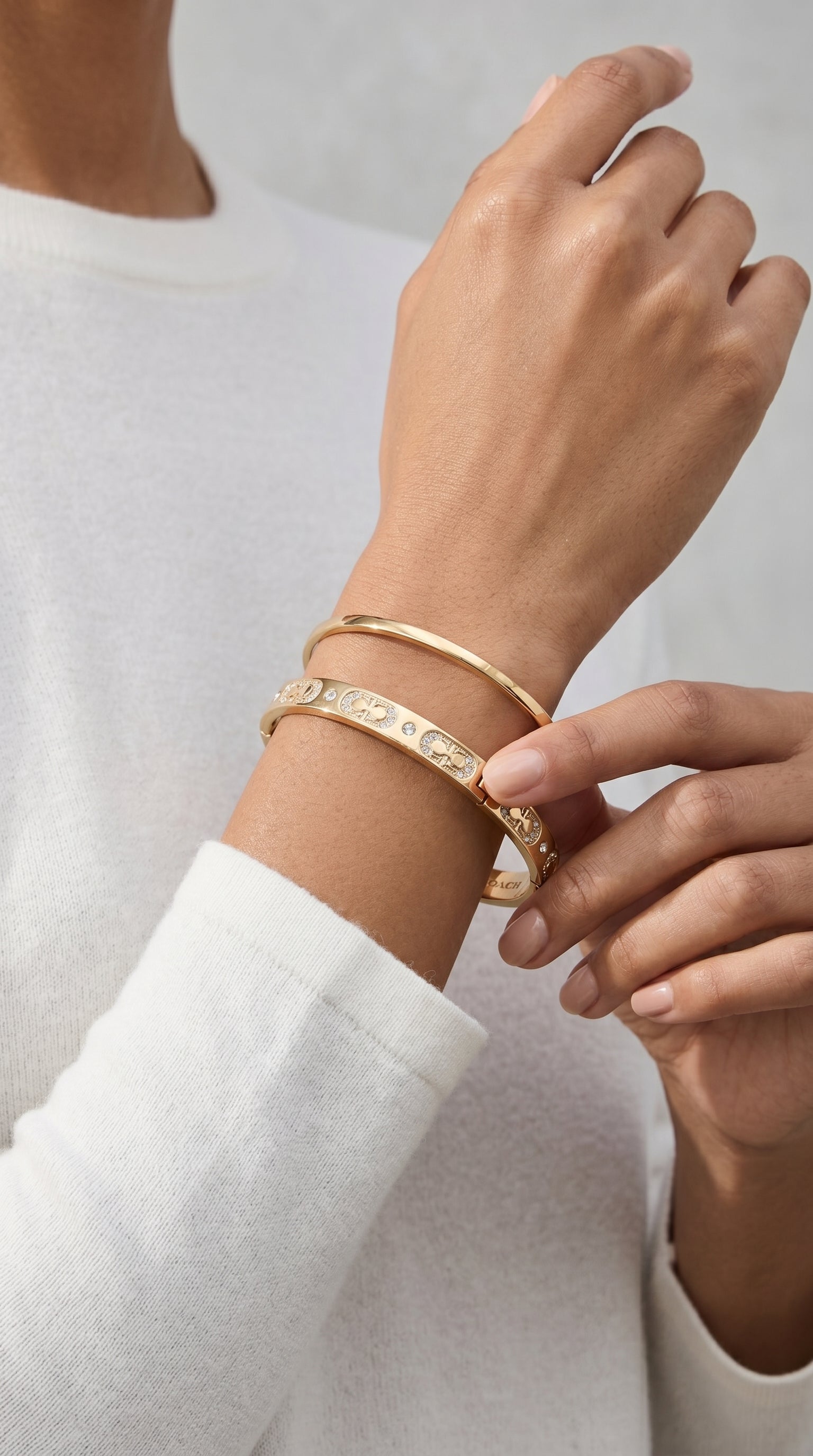Coach – Signature Hinged Bangle